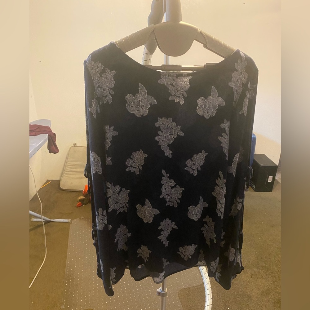 Gray Boxy Blouse with Floral Pattern